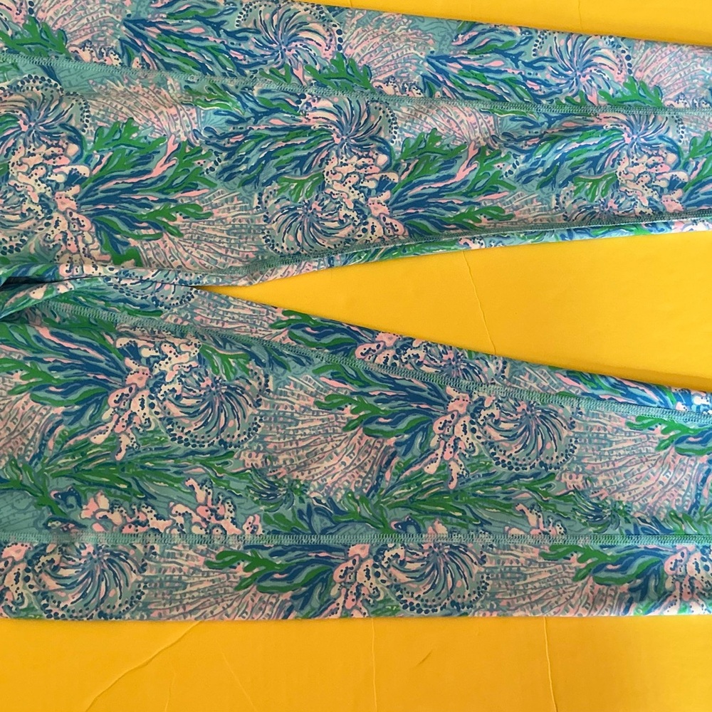 Lilly Pulitzer Luxletic leggings in Los Olas Aqua Strong Current Sea print large - Picture 5 of 5